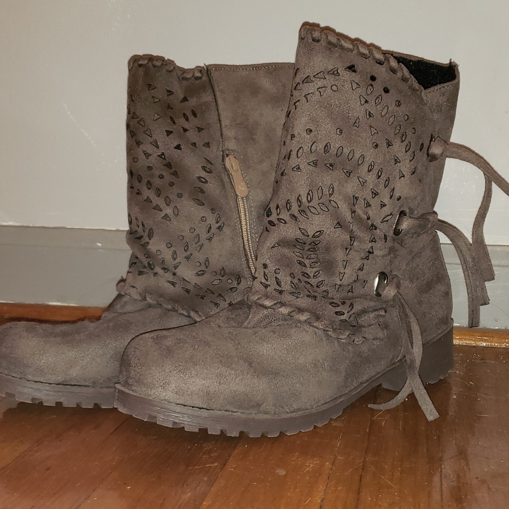 Size 8.5 Tan Faux Suede Boot